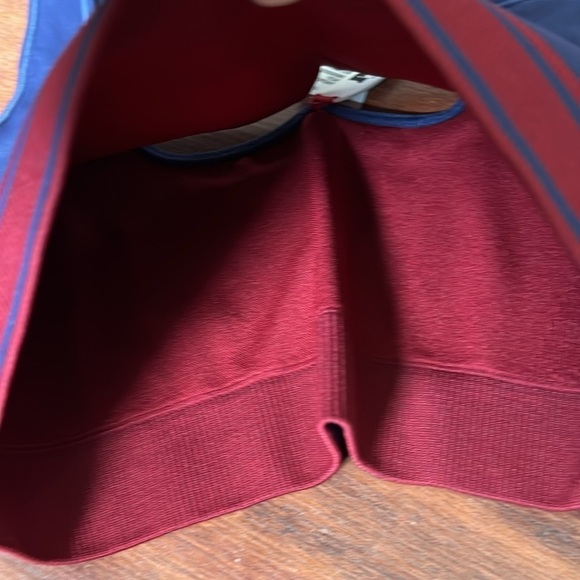 VS PINK Flip It Seamless Reversible Sports Bra navy blue & maroon medium stretch - Picture 7 of 10